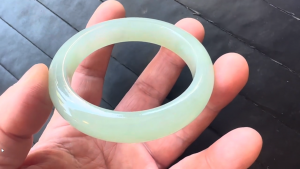 高級氷翡翠バングル　キズナ