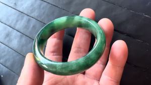 本翡翠バングル