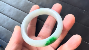 本翡翠バングル　グリーンアイ