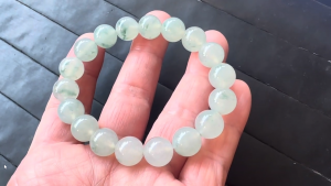 氷翡翠ビーズブレスレット　珠結い