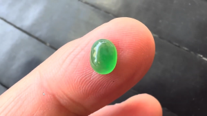 ろうかん翡翠ルース