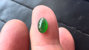 ろうかん翡翠ルース　のっぽのサリー