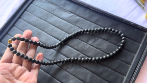 黒翡翠ビーズネックレス　漆翠の闇