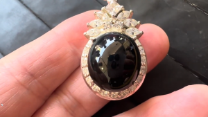 黒翡翠ルース　黒ずくめ