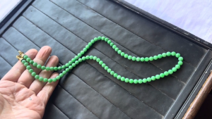 本翡翠ビーズネックレス　葉緑素