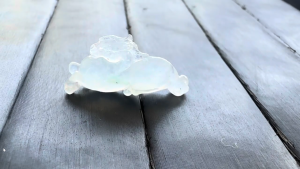 氷翡翠カービング　駿馬