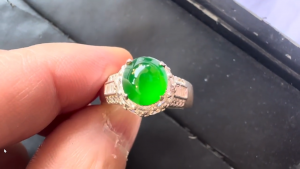 ろうかん翡翠ルース　福眼緑