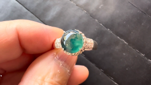 アイスブルーグリーン翡翠ルース　あおみどり