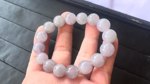 氷翡翠ビーズブレスレット