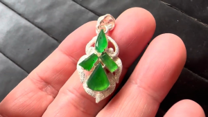 格安ろうかん翡翠ペンダント　アダム