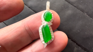 ろうかん翡翠ペアルース