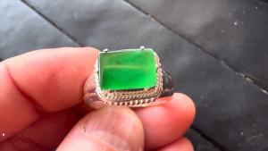 格安ろうかん翡翠ルース