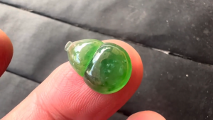 ろうかん翡翠カービング