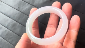 氷翡翠バングル