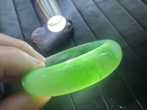 本翡翠バングル