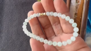 氷翡翠ビーズブレスレット
