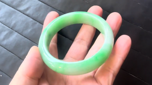 本翡翠バングル