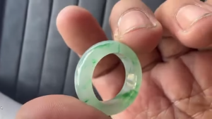 くりぬき氷翡翠リング　花流れ