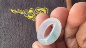 くりぬき氷翡翠リング　水溶石