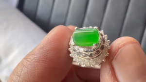 ろうかん翡翠ルース　俵印