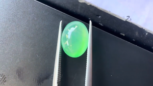 蛍光翡翠ルース　マスカット