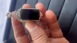 黒翡翠ルース　黒檀