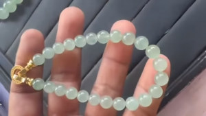 氷翡翠ビーズブレスレット