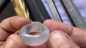 くりぬき氷翡翠リング　幅広アイス