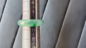 くりぬき氷翡翠リング　街角ビーナス