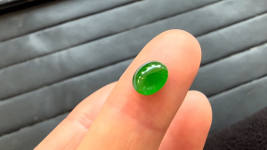 ろうかん翡翠ルース　深緑の頃