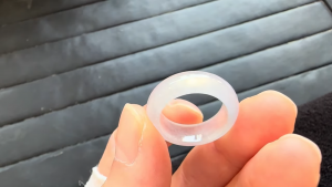 くりぬき氷翡翠リング　白い輝き