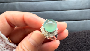 アイスブルー翡翠ルース　アクアクララ