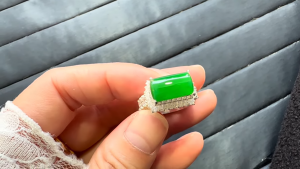 ろうかん翡翠ルース　凄緑（スゴロク）