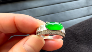 ろうかん翡翠ルース　グリーンラビリンス