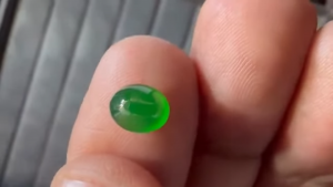 ろうかん翡翠ルース　エスメラルダ