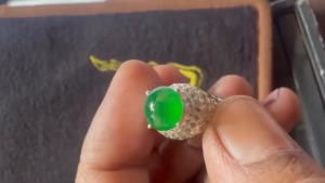 ろうかん翡翠ルース　五月晴れ