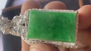 ろうかん翡翠プレートルース