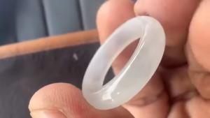 くりぬき氷翡翠リング　春の光