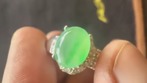 格安蛍光翡翠ルース