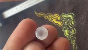 氷翡翠ルース　まるいかたち