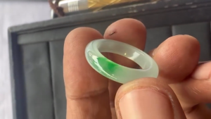 くりぬきろうかん翡翠リング　美をまとう