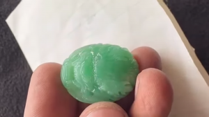 本翡翠カービング
