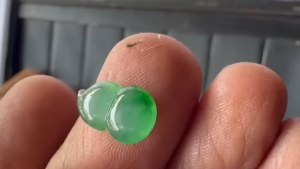 ろうかん翡翠カービング　無病息災