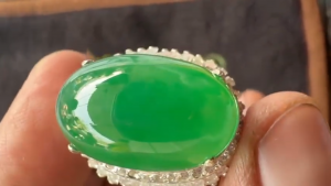 高級ろうかん翡翠ルース　予想外