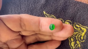 ろうかん翡翠ルース　エスメムーチョ