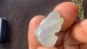 氷翡翠カービング　関根