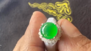 蛍光翡翠ルース