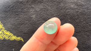 アイスブルー翡翠ルース　水色の雨