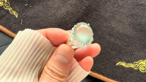 アイスブルー翡翠ルース　アクアライト