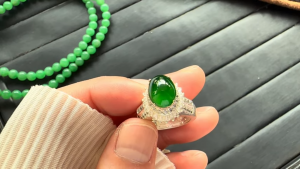 ろうかん翡翠ルース